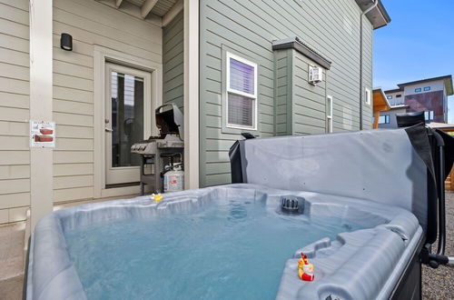 Photo 36 - Steps From River & Old Town - Hot Tub & King Bd