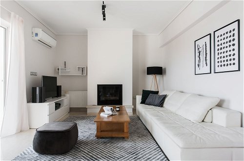 Photo 12 - Alluring 2BR Apartment in Marousi