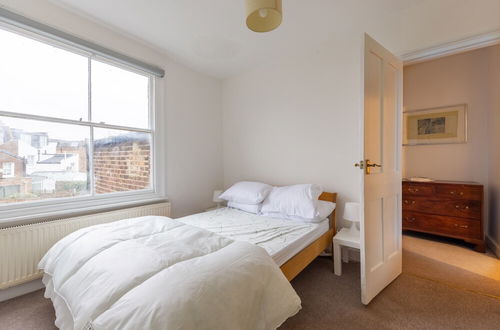 Photo 2 - Spacious 3 Bedroom House With Garden - Hammersmith