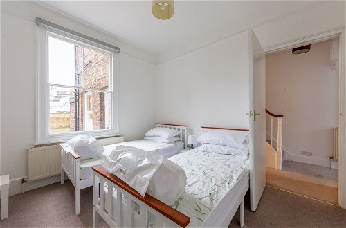 Photo 1 - Spacious 3 Bedroom House With Garden - Hammersmith