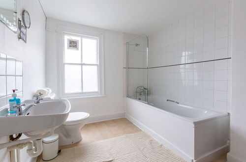 Photo 14 - Spacious 3 Bedroom House With Garden - Hammersmith