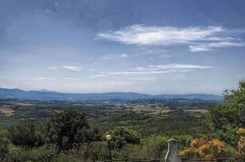 Photo 18 - Scenic Farmhouse in Paciano With Shared Pool