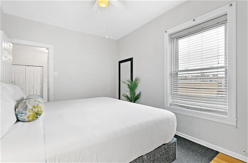 Photo 3 - 1BR Apt with King Bed in Rogers Park