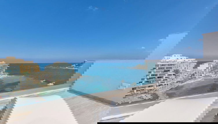 Foto 1 - Seafront Penthouse Triplex- Roof Terrace & Hot Tub