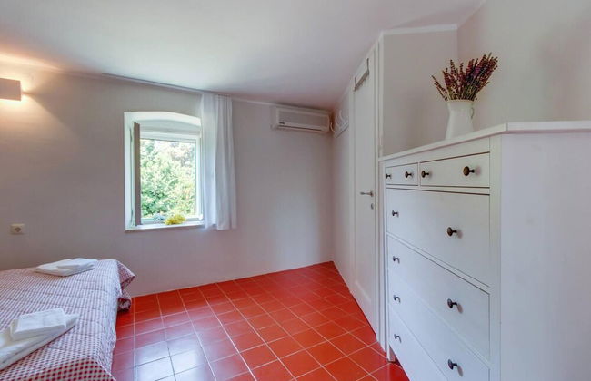 Lovely 15th Century Apartment in Osor - Photo 16