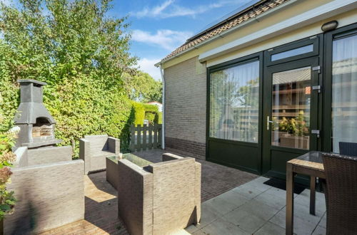 Photo 18 - Inviting Holiday Home in Baarland With Terrace
