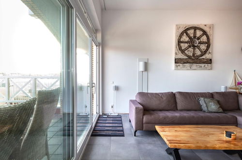 Photo 12 - Spacious Flat With Views of the Harbour