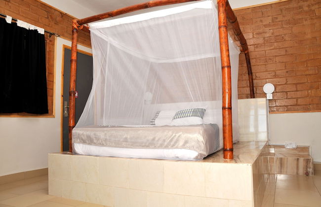 HYPOLINK Village - Photo 4