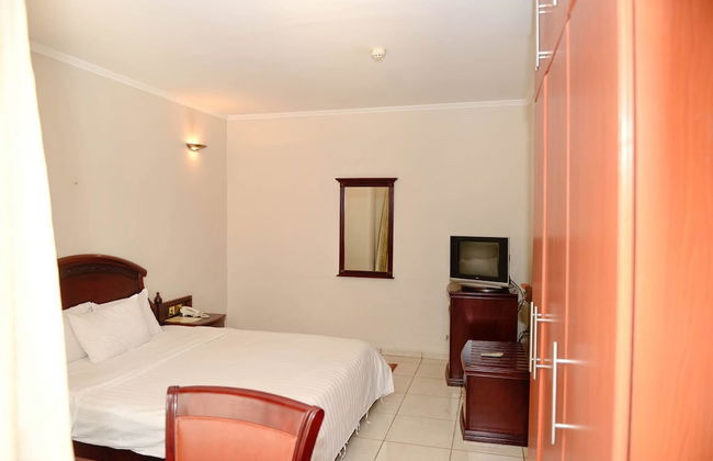 Room in Apartment - This Wonderful Senior Suite Offers a Great Experience - Foto 3