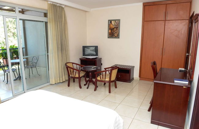 Room in Apartment - This Wonderful Senior Suite Offers a Great Experience - Foto 4
