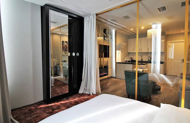 Luxury Apartments - Photo 2