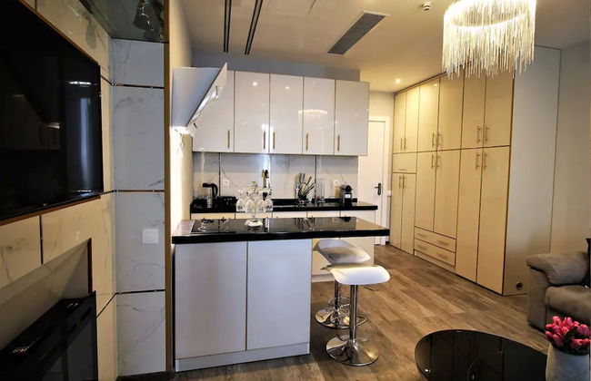 Luxury Apartments - Photo 28