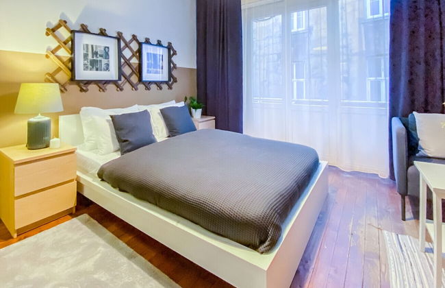Sleek Flat Within Walking Distance to Pera Museum - Photo 18