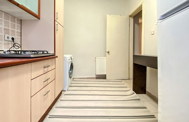 Sleek Flat Within Walking Distance to Pera Museum - Photo 13