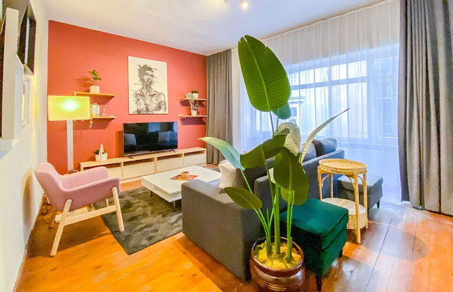 Sleek Flat Within Walking Distance to Pera Museum - Photo 1