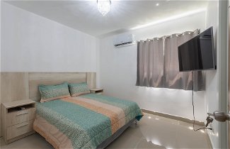 Photo 2 - Modern Apt With free parking and AC 3brs