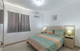 Photo 3 - Modern Apt With free parking and AC 3brs