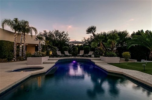 Photo 18 - Stunning Private & Modern N. Scottsdale Estate