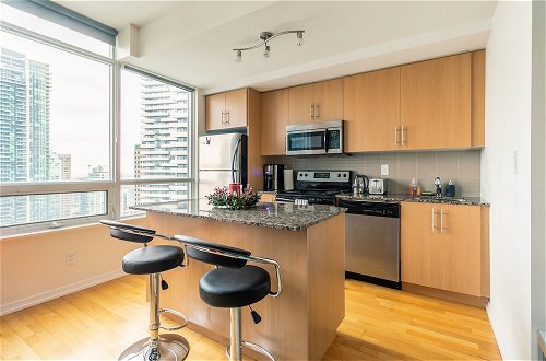 Photo 5 - Stylish 1BR in Heart of City 2204