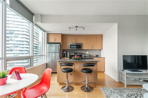 Photo 10 - Stylish 1BR in Heart of City 2204