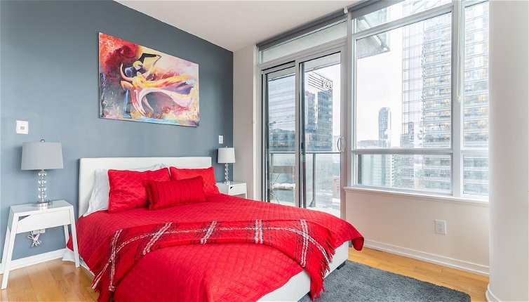 Photo 1 - Stylish 1BR in Heart of City 2204