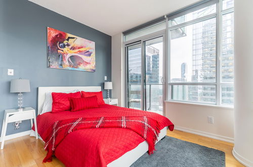 Photo 1 - Stylish 1BR in Heart of City 2204