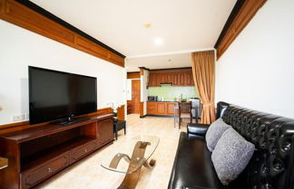 Foto 3 - Patong Tower Beach Apartment By Seesea