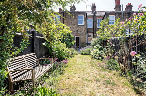 Photo 19 - Tooting's Charming Victorian Garden Hideaway