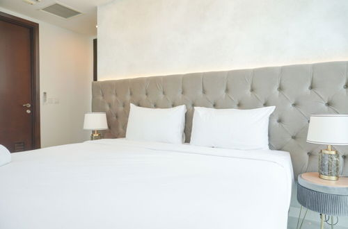 Photo 3 - Warm And Elegant 2Br At The Kensington Royal Suites Apartment