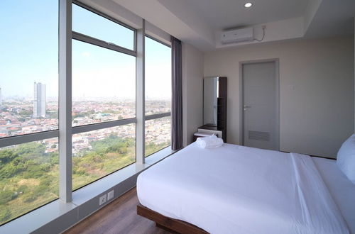 Foto 9 - Minimalist With Beautiful View 2Br At Grand Sungkono Lagoon Apartment