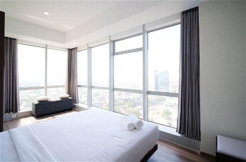 Photo 4 - Minimalist With Beautiful View 2Br At Grand Sungkono Lagoon Apartment