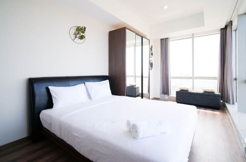 Foto 2 - Minimalist With Beautiful View 2Br At Grand Sungkono Lagoon Apartment