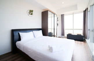 Foto 2 - Minimalist With Beautiful View 2Br At Grand Sungkono Lagoon Apartment