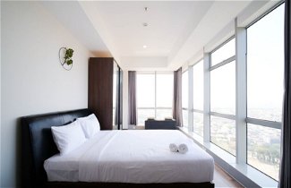 Foto 1 - Minimalist With Beautiful View 2Br At Grand Sungkono Lagoon Apartment