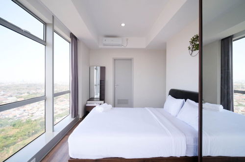 Photo 12 - Minimalist With Beautiful View 2Br At Grand Sungkono Lagoon Apartment