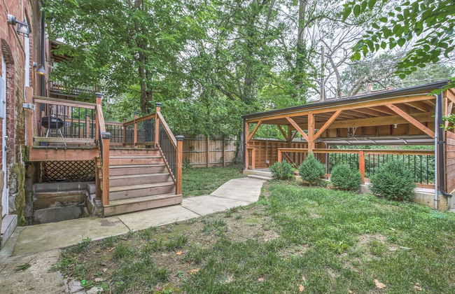 Expansive Downtown Home | JZ Vacation Rentals - Foto 35