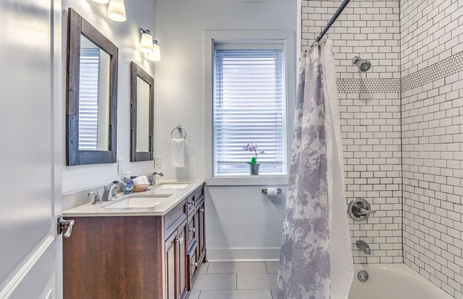 Expansive Downtown Home | JZ Vacation Rentals - Foto 17