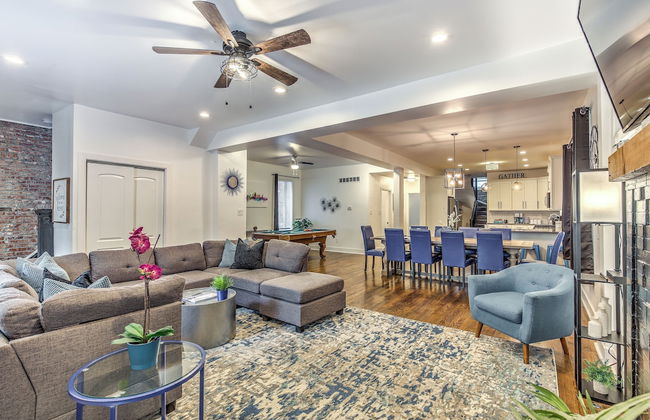 Expansive Downtown Home | JZ Vacation Rentals - Foto 33