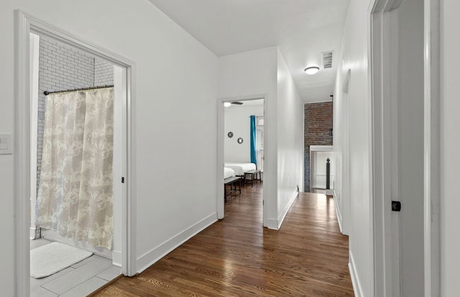 Expansive Downtown Home | JZ Vacation Rentals - Foto 28