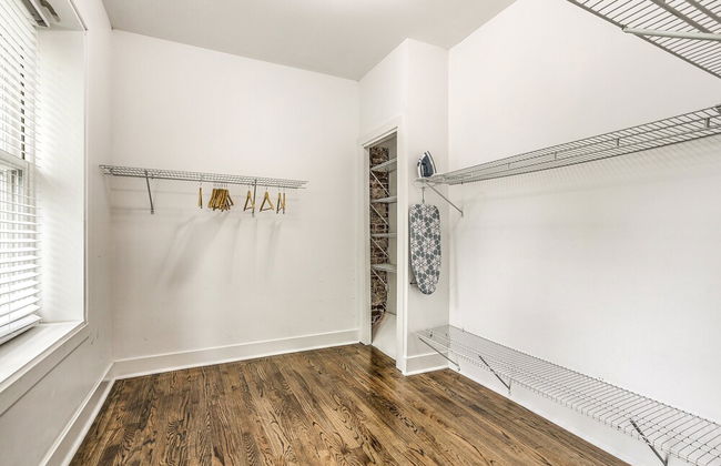 Expansive Downtown Home | JZ Vacation Rentals - Foto 32