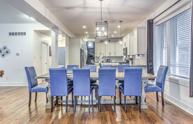 Expansive Downtown Home | JZ Vacation Rentals - Foto 24