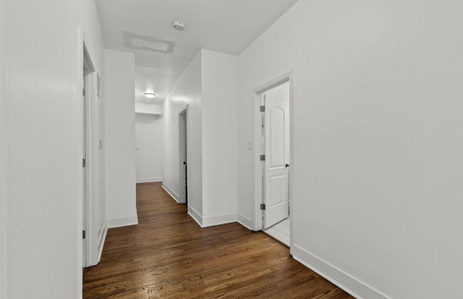 Expansive Downtown Home | JZ Vacation Rentals - Foto 26