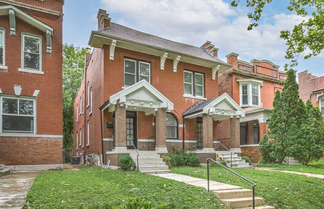 Expansive Downtown Home | JZ Vacation Rentals - Foto 37