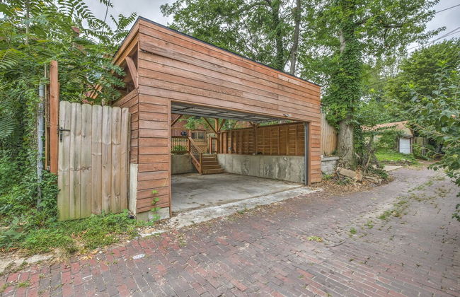 Expansive Downtown Home | JZ Vacation Rentals - Foto 38