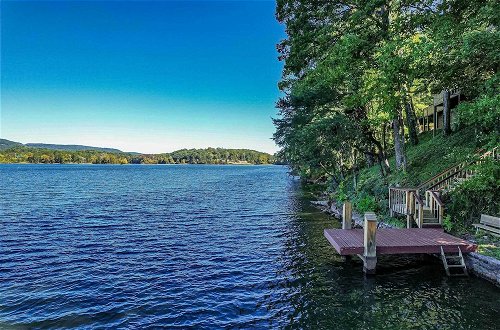 Foto 2 - Ideal Chickamauga Lake Home + Dock & Fire Pit