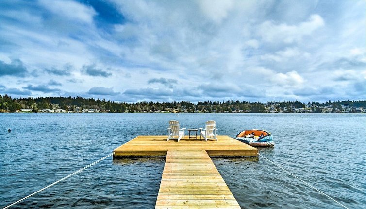 Foto 1 - Lakefront Bremerton Vacation Rental w/ Deck