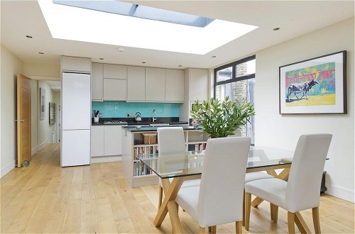 Foto 5 - Beautiful Spacious Open-planned 3 Bedroom Apartment in Earls Court