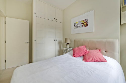 Foto 19 - Beautiful Spacious Open-planned 3 Bedroom Apartment in Earls Court