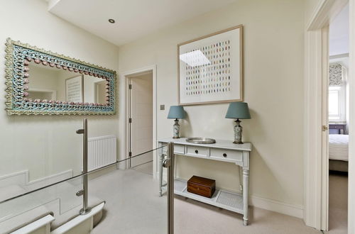 Photo 20 - Beautiful Spacious Open-planned 3 Bedroom Apartment in Earls Court