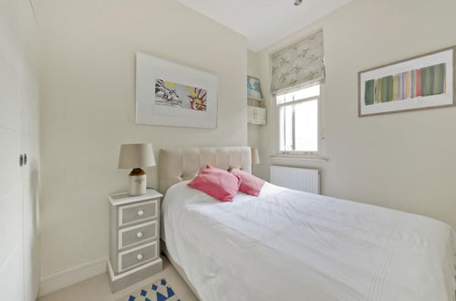 Photo 4 - Beautiful Spacious Open-planned 3 Bedroom Apartment in Earls Court